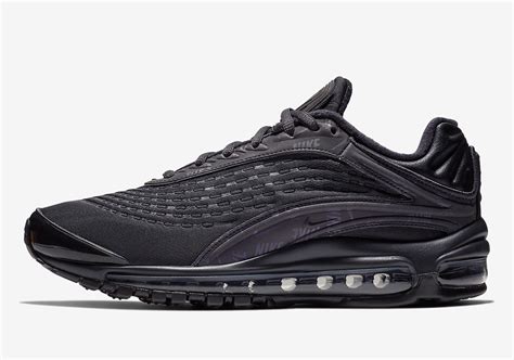 nike air max deluxe triple black